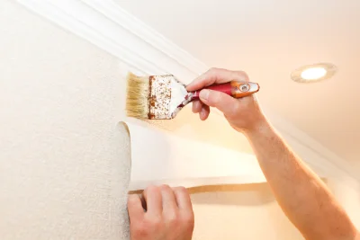 Pose de papier peint au Burgaud — revêtements muraux et toiles de verre